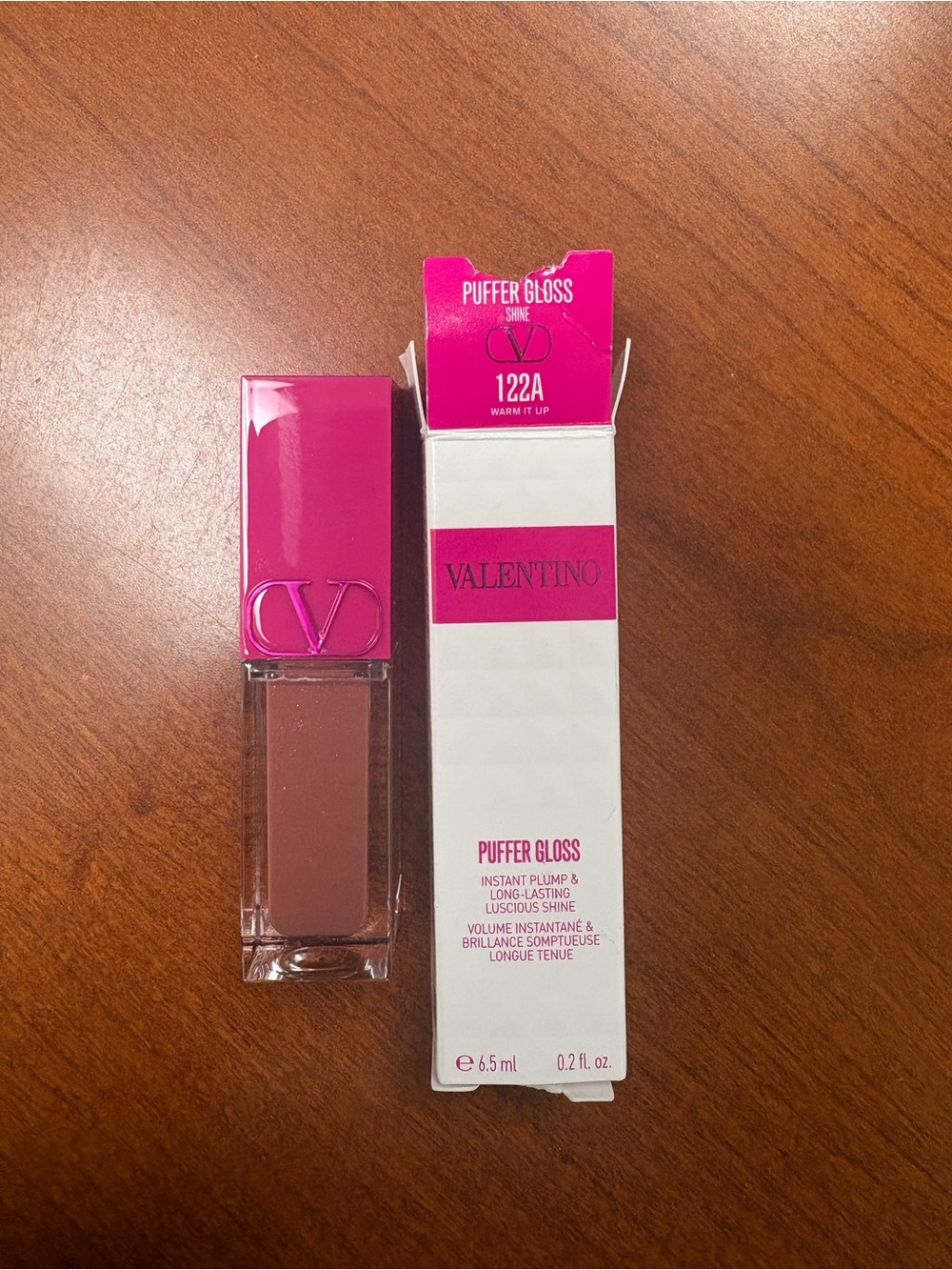 Valentino Puffer Gloss 122A Warm It Up - Bright Pink Cap, Mauve Gloss